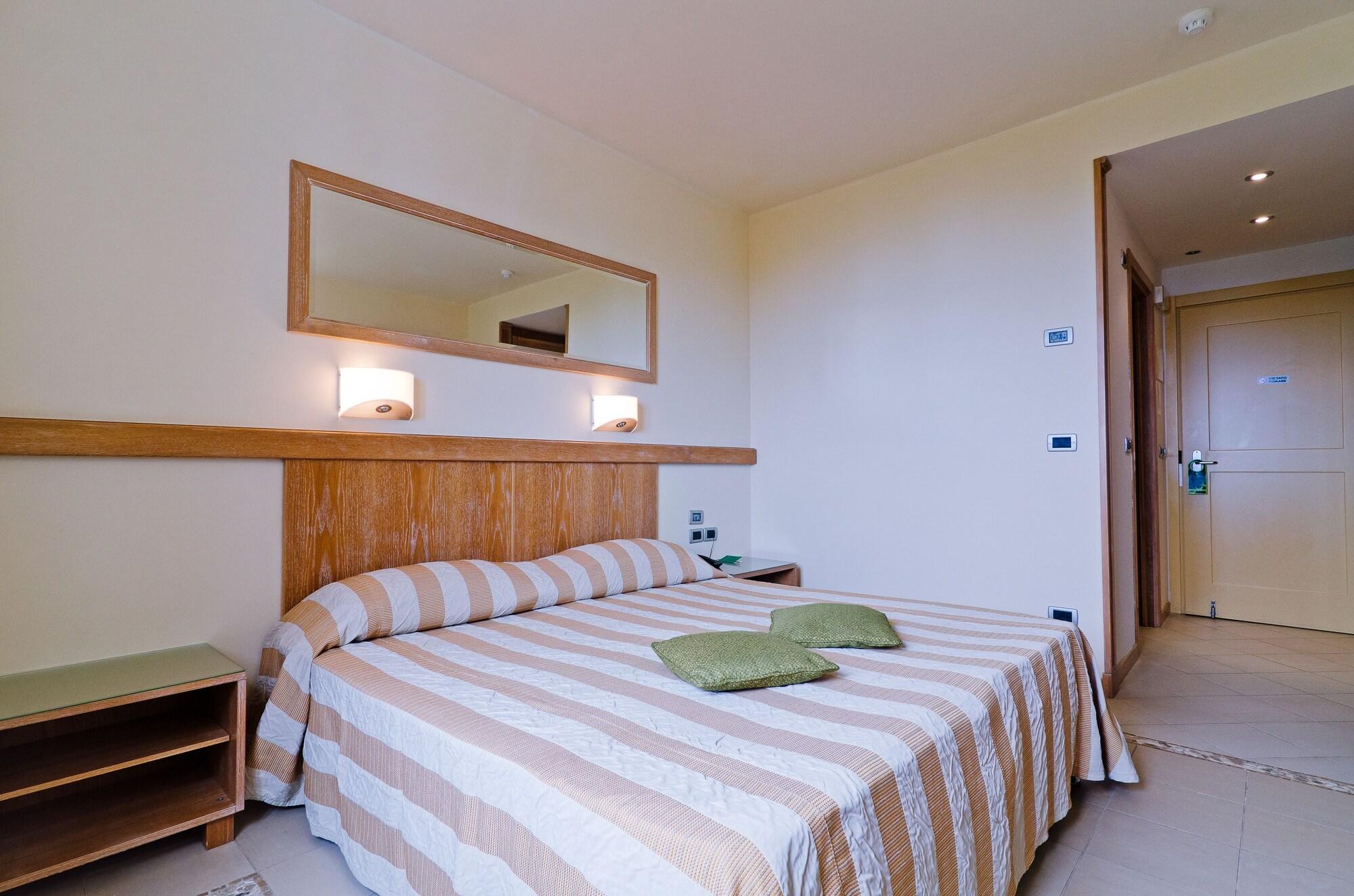 Castellaro Golf Resort Luaran gambar