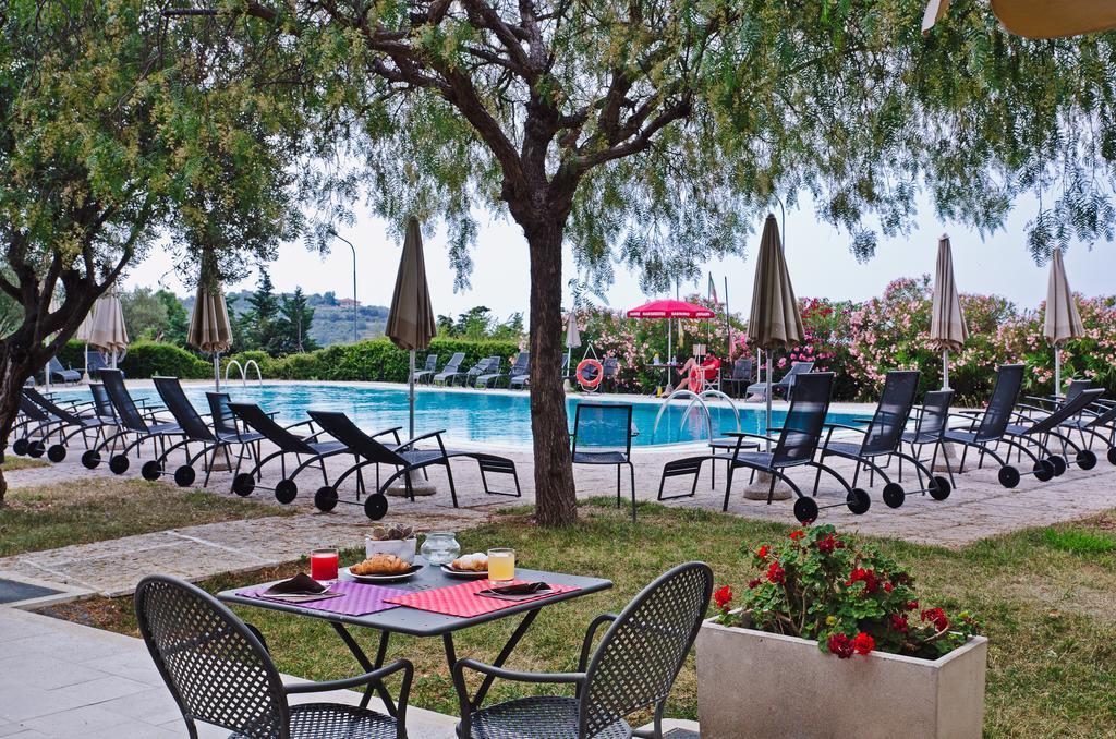 Castellaro Golf Resort Luaran gambar