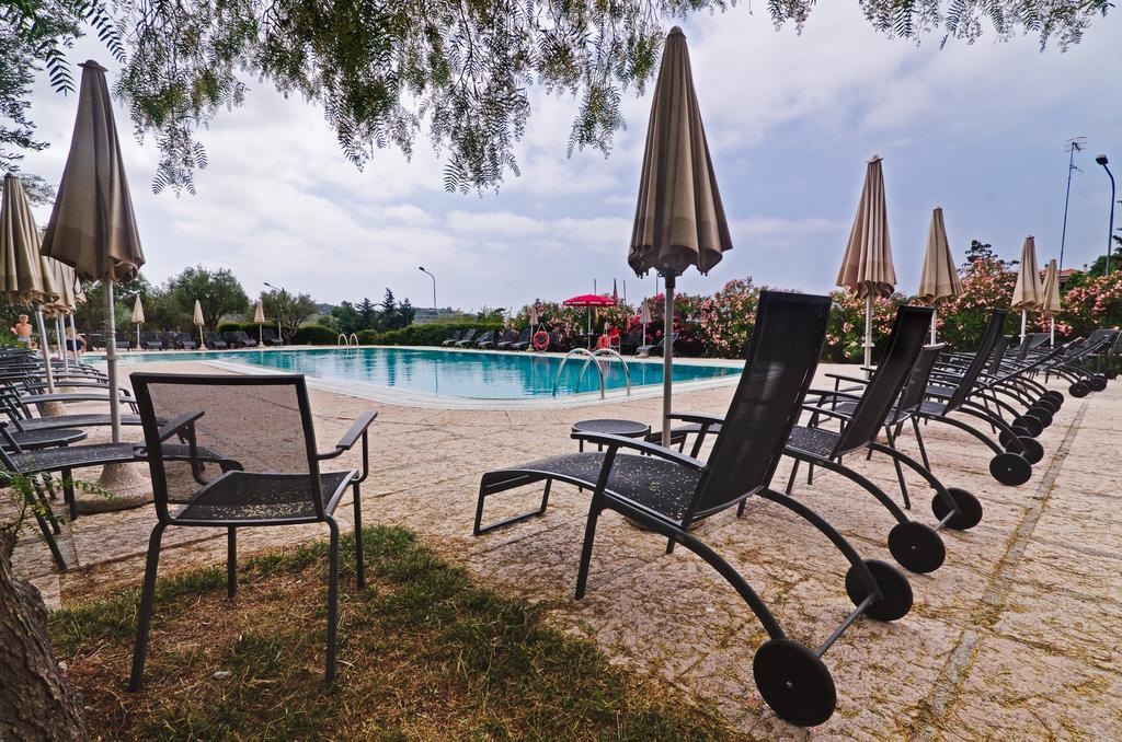 Castellaro Golf Resort Luaran gambar
