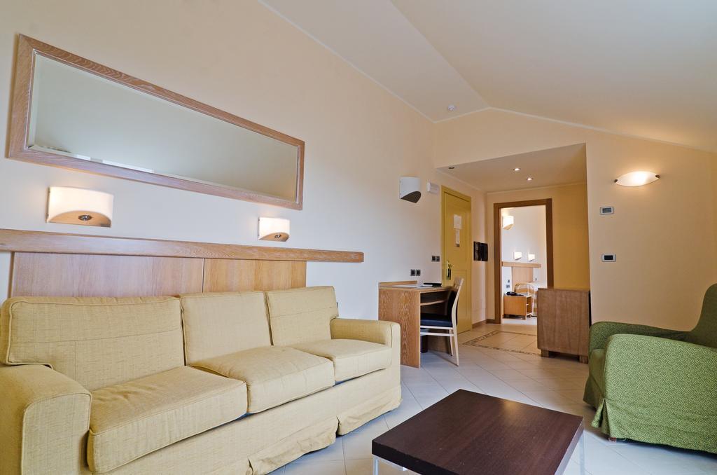 Castellaro Golf Resort Luaran gambar
